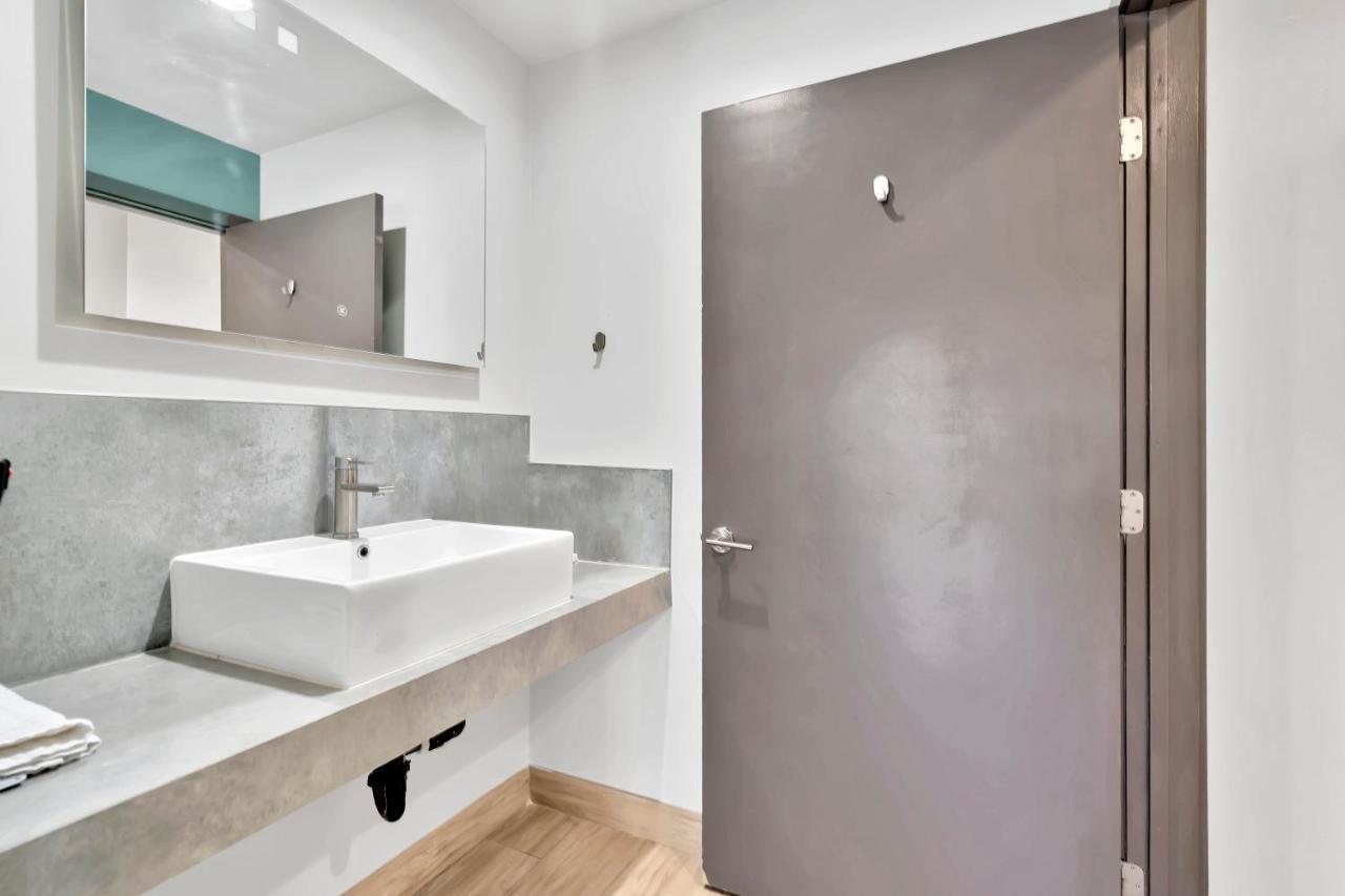 Exclusivo Inn And Suites Lakewood エクステリア 写真